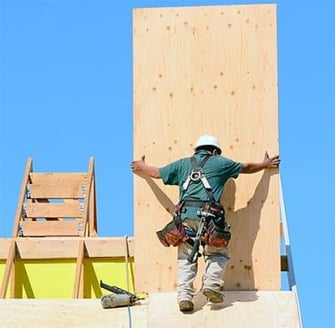 Roofer-placing-plywood-1-400x392